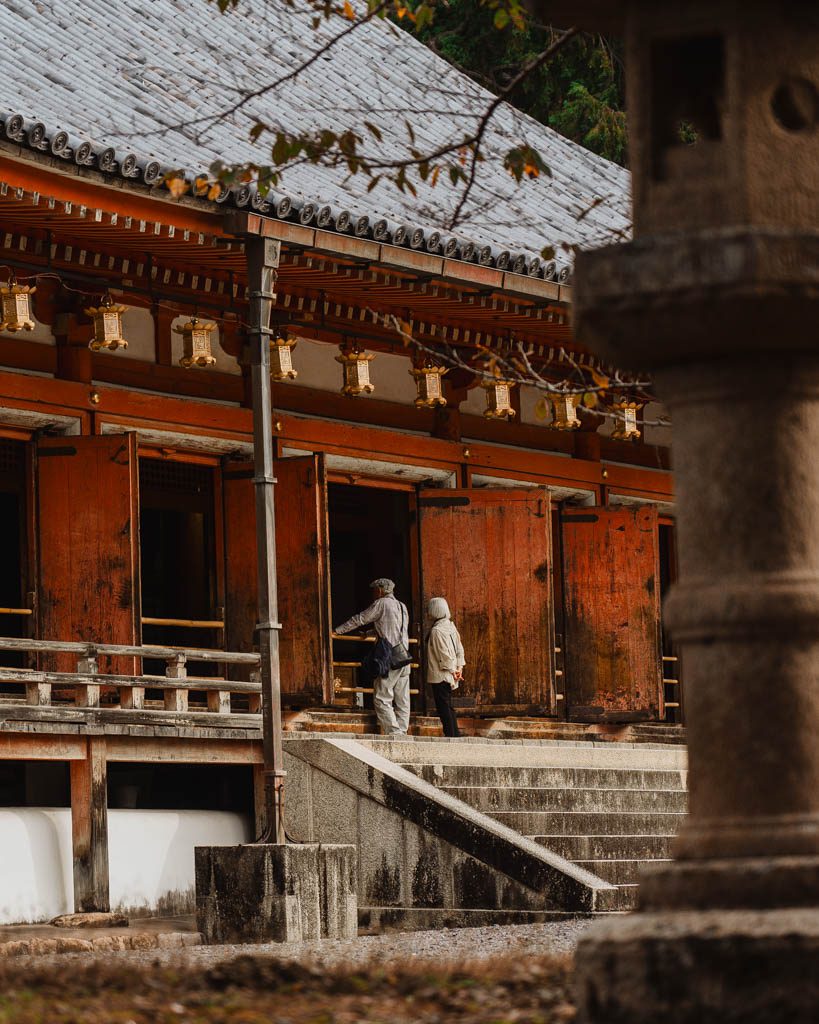 Visitors entering the Kondo hall at Daigo-ji temple