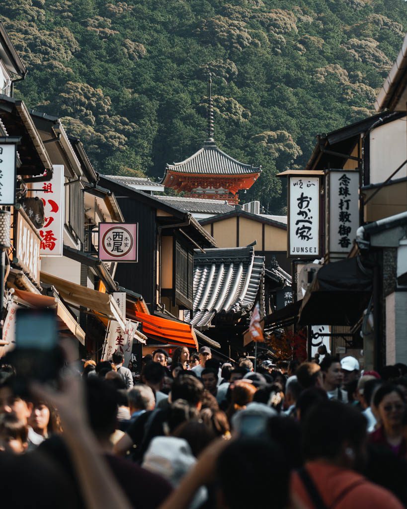 Crowds walking along the shopping street leading up to Kiyomizu-dera